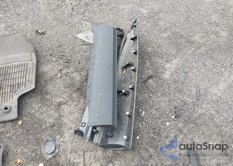 2024 Toyota Grand Highlander Xle z USA, uszkodzony, nr VIN 5TDAAAB51RS041862